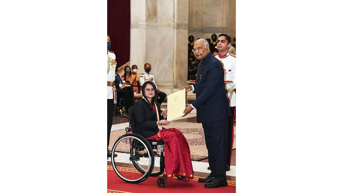 President Kovind confers Major Dhyan Chand Khel Ratna Award 2021 to Avani Lekhara, in recognition of her outstanding achievements in Para Shooting in New Delhi. Credit: Twitter/@rashtrapatibhvn