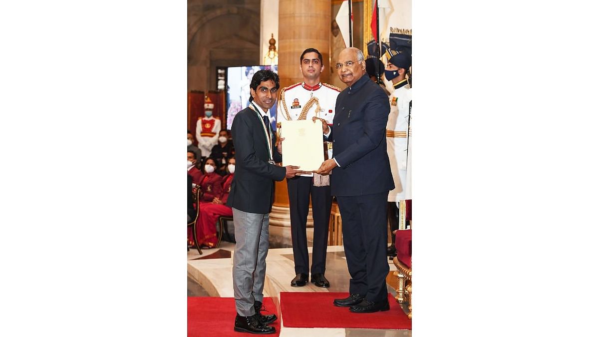 President Kovind confers Major Dhyan Chand Khel Ratna Award 2021 to Pramod Bhagat in recognition of his outstanding achievements in Para Badminton in New Delhi. Credit: Twitter/@rashtrapatibhvn