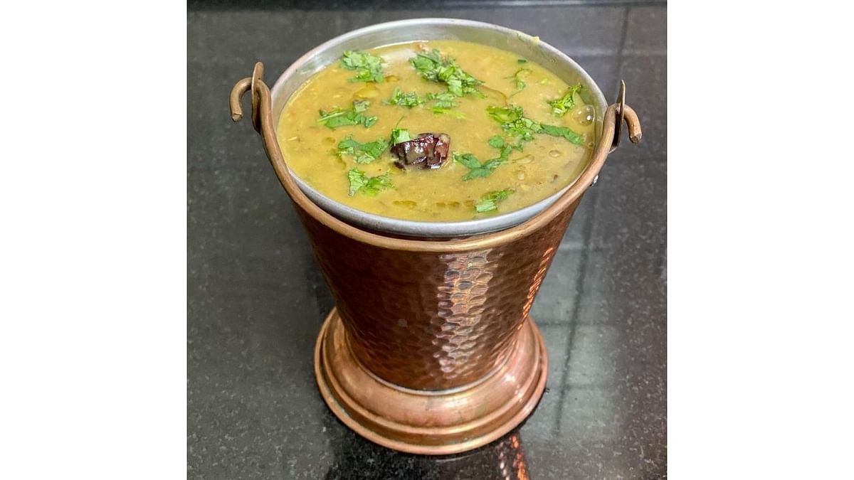 Langarwali Dal: Made with Split black urad lentil and chana lentil, this simple yet tasty dish that is served with green chutney and chopped onion, this flavorful dal. The undying love for dal will make you keep wanting for more. Credit: Instagram/the_bhukkad_jodi
