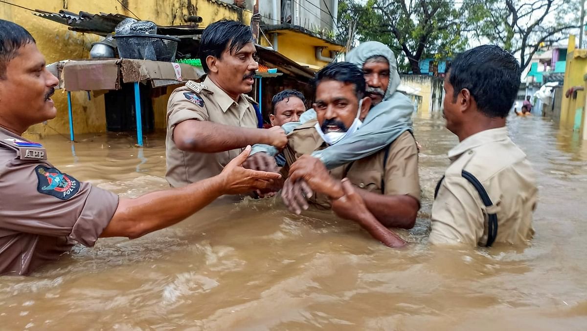Indian Air Force, SDRF and Fire Services personnel are carrying out rescue operations in the flash floods areas. Credit: PTI Photo