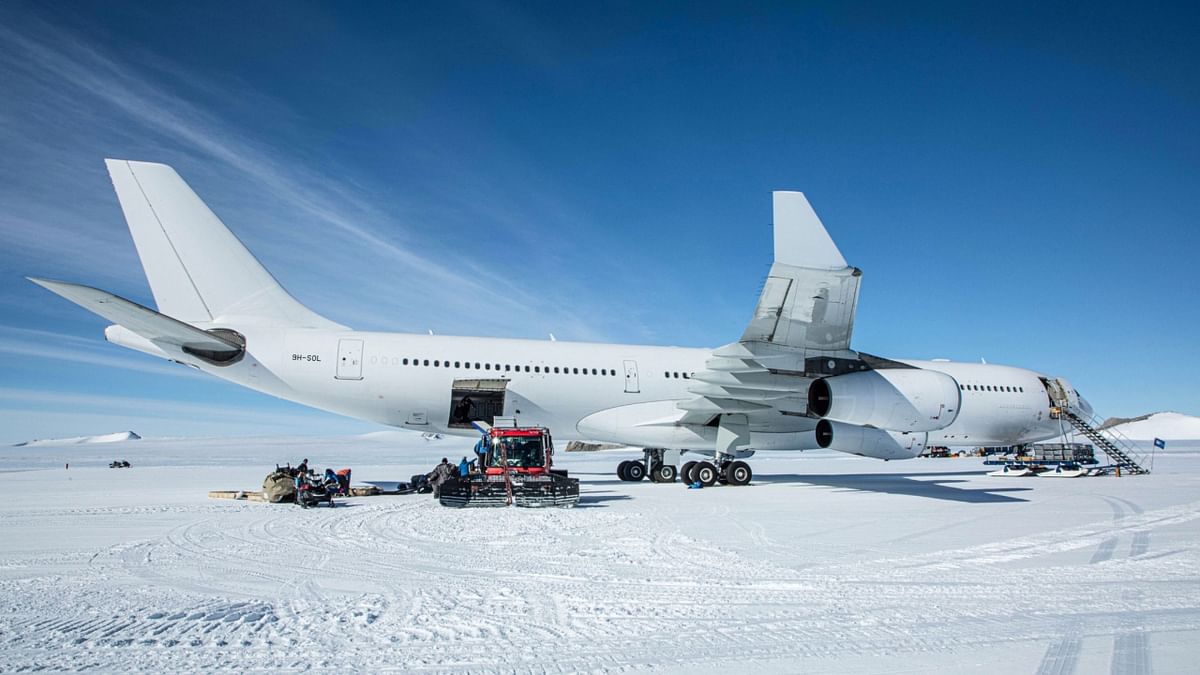 Flying for just over five hours each way, the widebody aircraft flew from Cape Town, South Africa to the White Continent. Photo Credit: Hi Fly