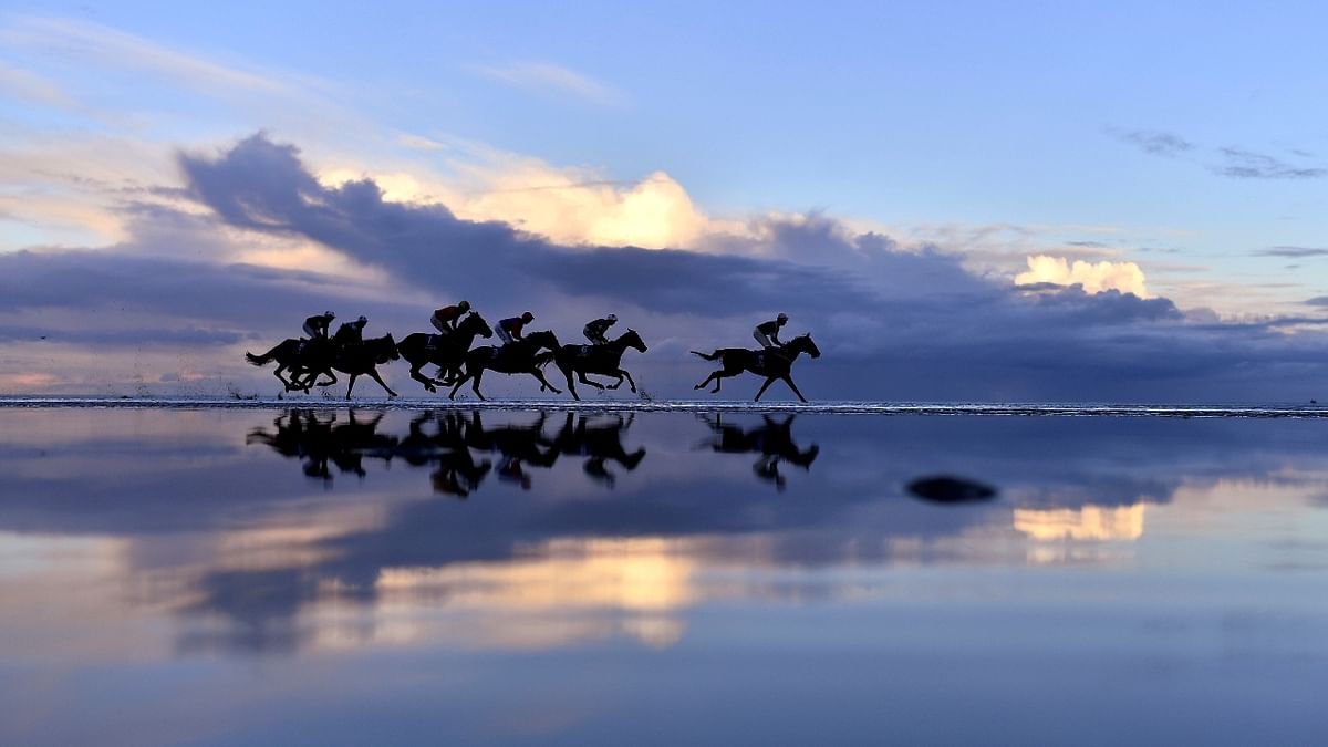 A perfect landscape photo taken during the annual one-day Laytown races held on the beach in Ireland. Credit: Reuters Photo