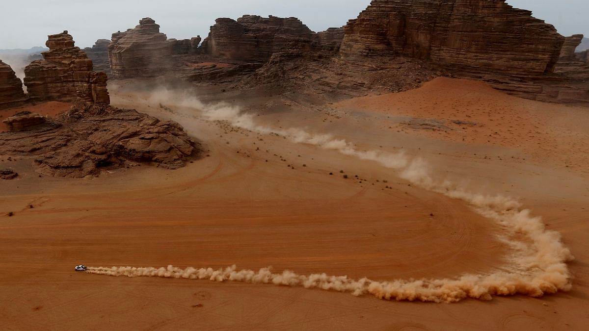 A four wheel drive vehicle cruising through a desert in Saudi Arabia. Credit: Reuters Photo