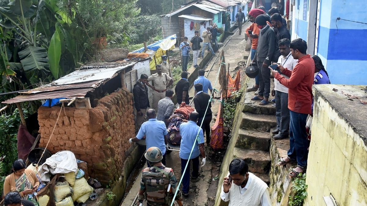 Rescuers carry the body of a victim after the Russian-made Mi-17V5 helicopter crashed near the town of Coonoor in Tamil Nadu. Credit: Reuters Photo