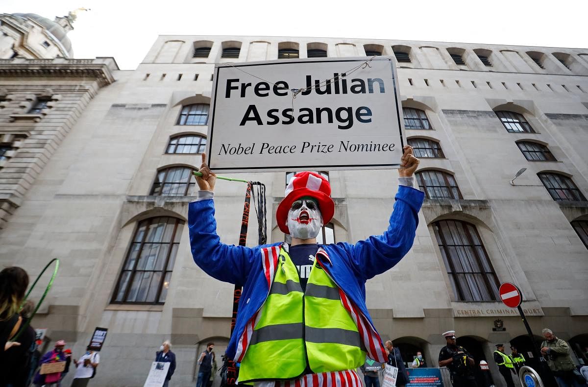 wo judges in London will rule, December 10, on a US government appeal against a decision not to extradite WikiLeaks founder Julian Assange from Britain. Credit: AFP Photo