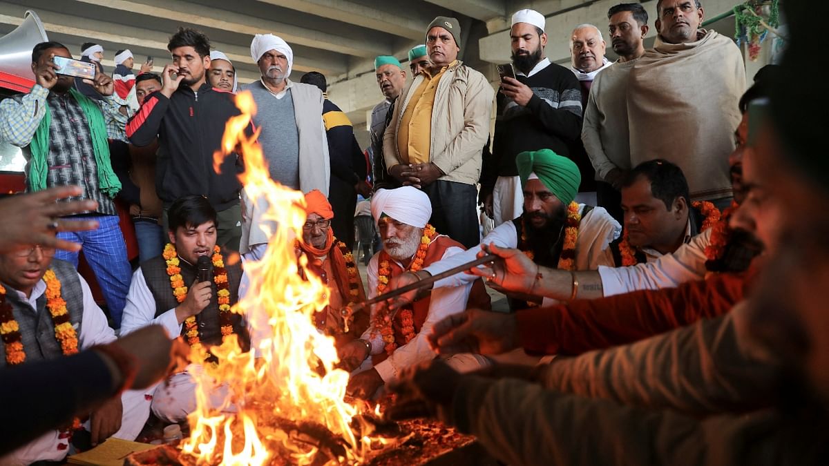 Before leaving, farmers held a havan and expressed gratitude to all who stood with them in solidarity with the farm movement. Credit: Reuters Photo