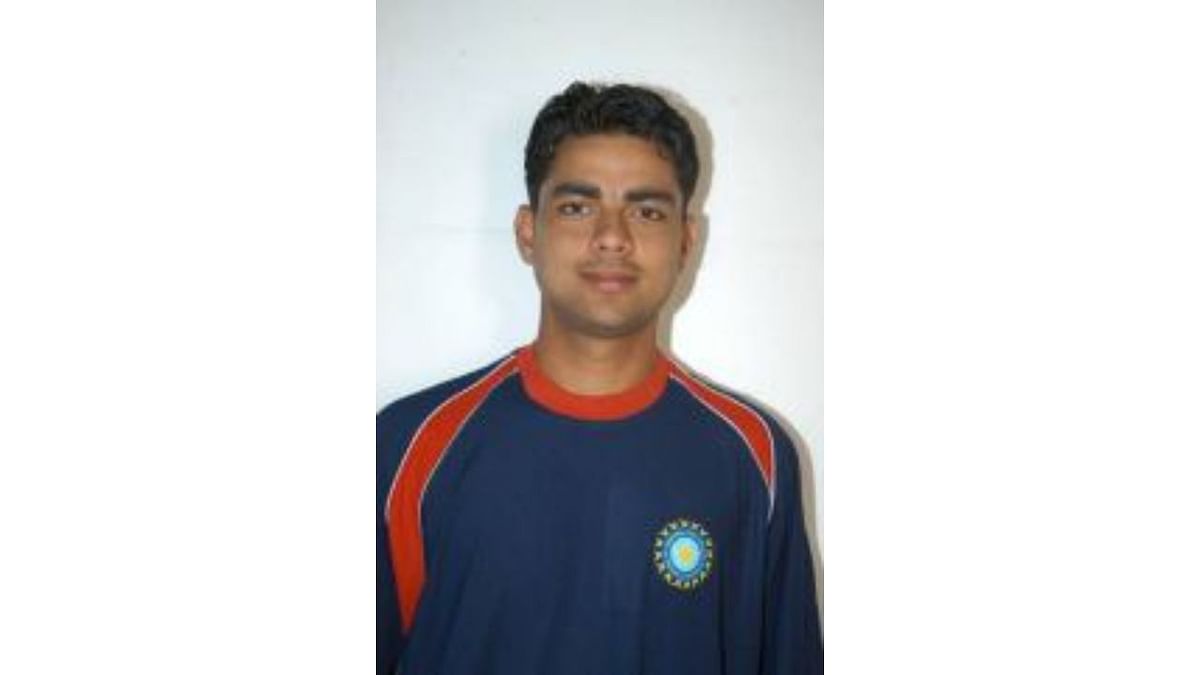 Under Ravikant Shukla's captaincy, Team India made it to the Under-19 World Cup finals in 2006. The team lost to Pakistan in a low-scoring thriller held in Sri Lanka. Credit: Twitter/@USAgarwal1957