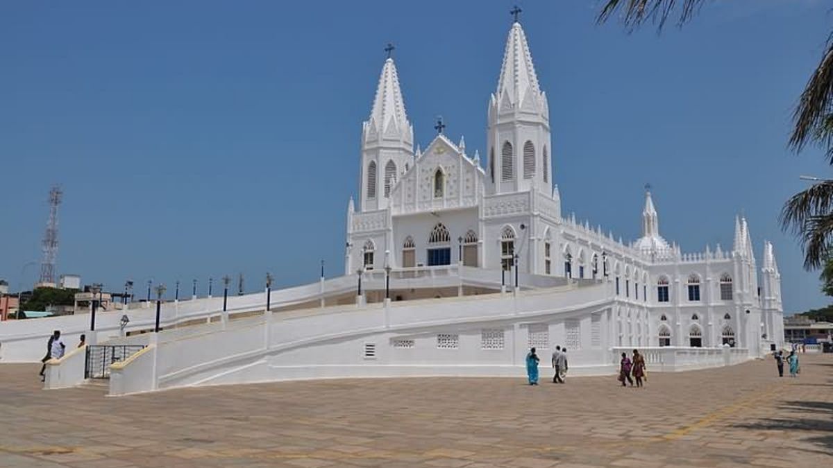 One of the most beautiful churches in Southern part of India, Velankanni, is perfectly placed on the sandy shores of the Bay of Bengal. Fondly known as the 'Lourdes of the East’, this place attracts millions of pilgrims throughout the year. Credit: www.vailankannishrine.net