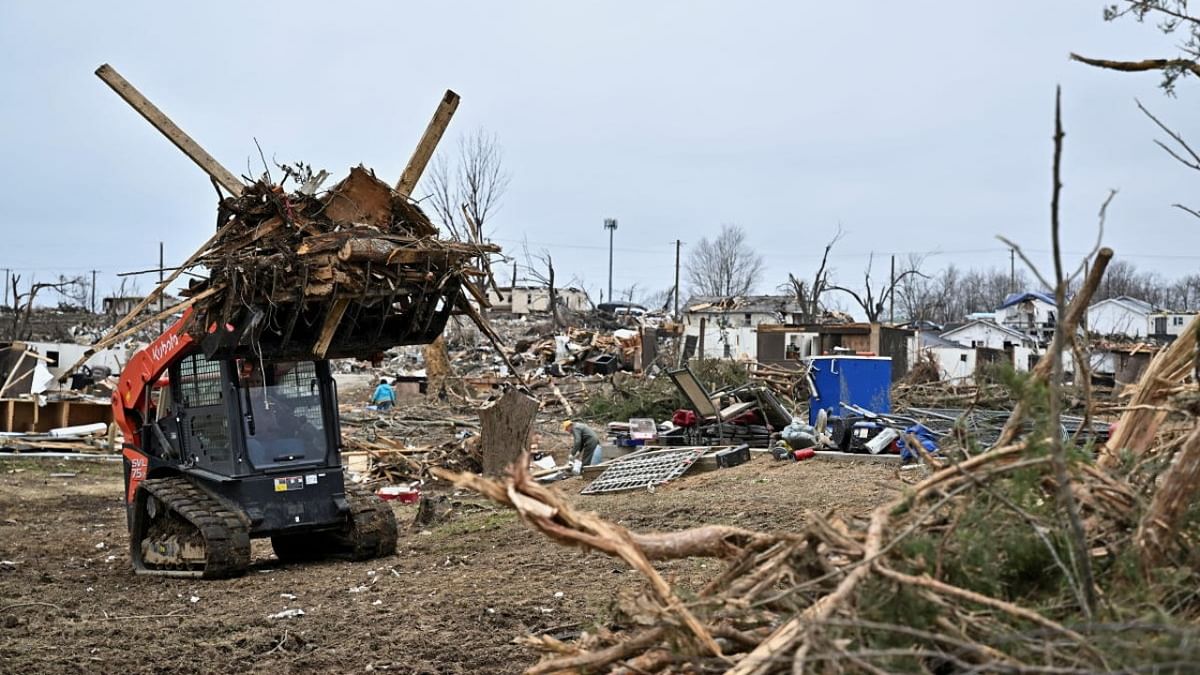 Cleanup crews remove debris from destroyed homes during recovery efforts on Christmas Eve after tornadoes ripped through several US states, in Dawson Springs, Kentucky. Credit: Reuters photo