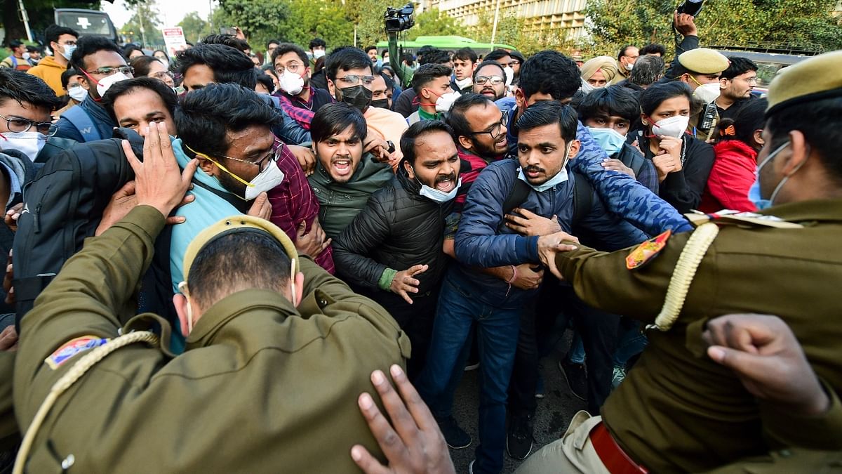Protest by a large number of resident doctors in Delhi over the delay in NEET-PG 2021 counselling took a dramatic turn, as medics and police personnel faced off on the streets, with both sides claiming several persons suffered injuries in the ensuing melee. Credit: PTI Photo
