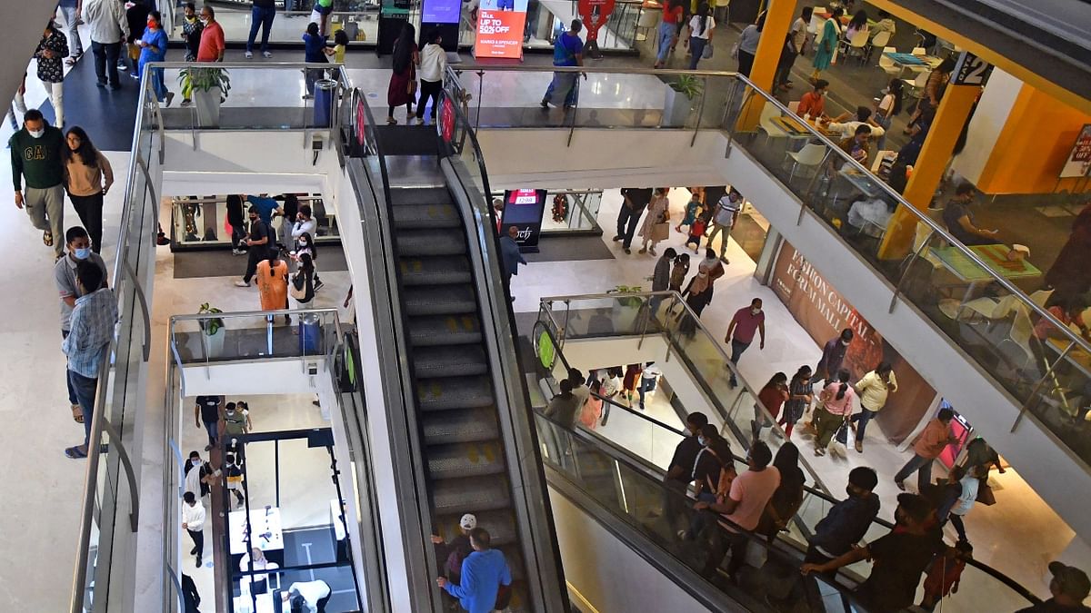 Huge crowds of shoppers continued to trickle into the malls in Bengaluru. Credit: Pushkar V/DH Photo