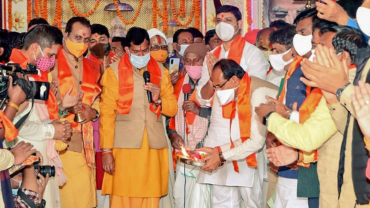 Madhya Pradesh Chief Minister Shivraj Singh Chouhan performs aarti during a ceremony for the long life of Prime Minister Narendra Modi in Bhopal. Credit: Twitter/@ChouhanShivraj