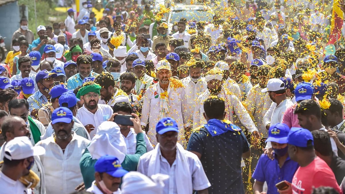 Defying Covid-19 curbs, Karnataka Congress's workers continued their 'padayatra', demanding implementation of the Mekedatu project across the Cauvery river, even as FIRs have been registered against nearly 30 of its leaders and others for taking part in it, defying Covid-19 curbs. Credit: PTI Photo