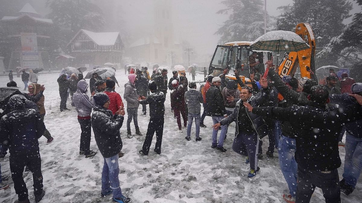 The snowfall attracted a large number of tourists to the hill station. Credit: PTI Photo