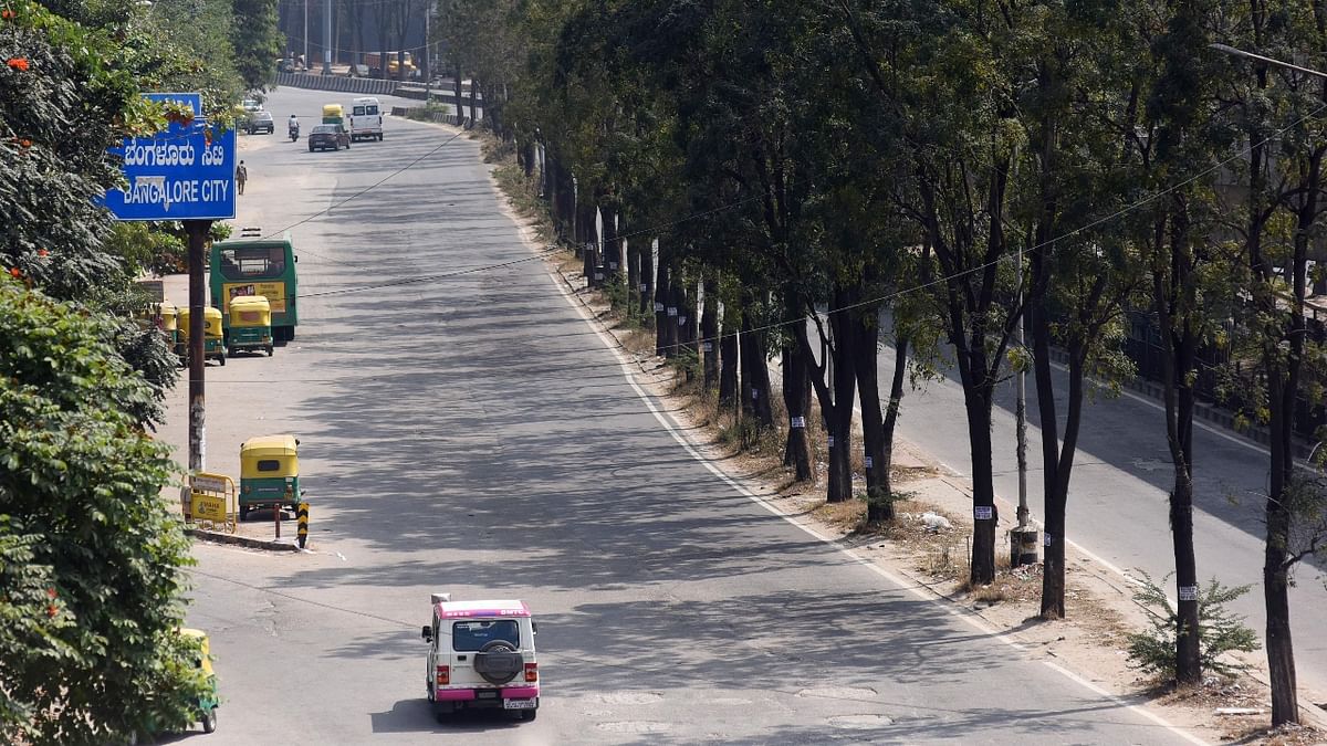 Most of the roads wore a deserted look as people stayed indoors while a few buses operated with a small number of passengers. Credit: Pushkar V/DH Photo