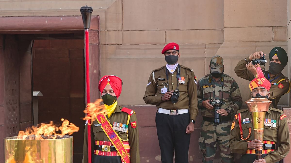 Security personnel at India Gate during a ceremony to merge Amar Jawan Jyoti flame with flame at National War Memorial, in New Delhi. Credit: PTI Photo