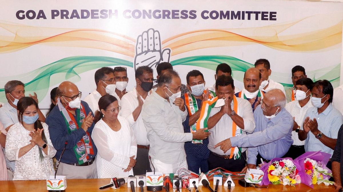 Former BJP MLA Michael Lobo joins Congress in the presence of Leader of Opposition in the Goa Assembly Digambar Kamat and Goa Congress in-charge Gundu Rao, ahead of the Goa Assembly elections. Credit: PTI Photo