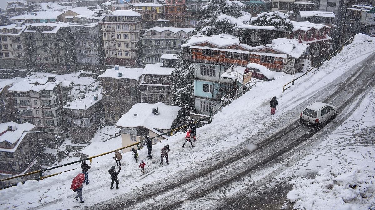 Due to heavy snowfall, 731 roads including four National HIghways closed, 1365 power supply schemes, 102 water supply schemes and 3220 electricity supply schemes were disrupted, out of which 1,955 have been restored, the State Disaster Management Authority (SDMA) said. Credit: PTI Photo