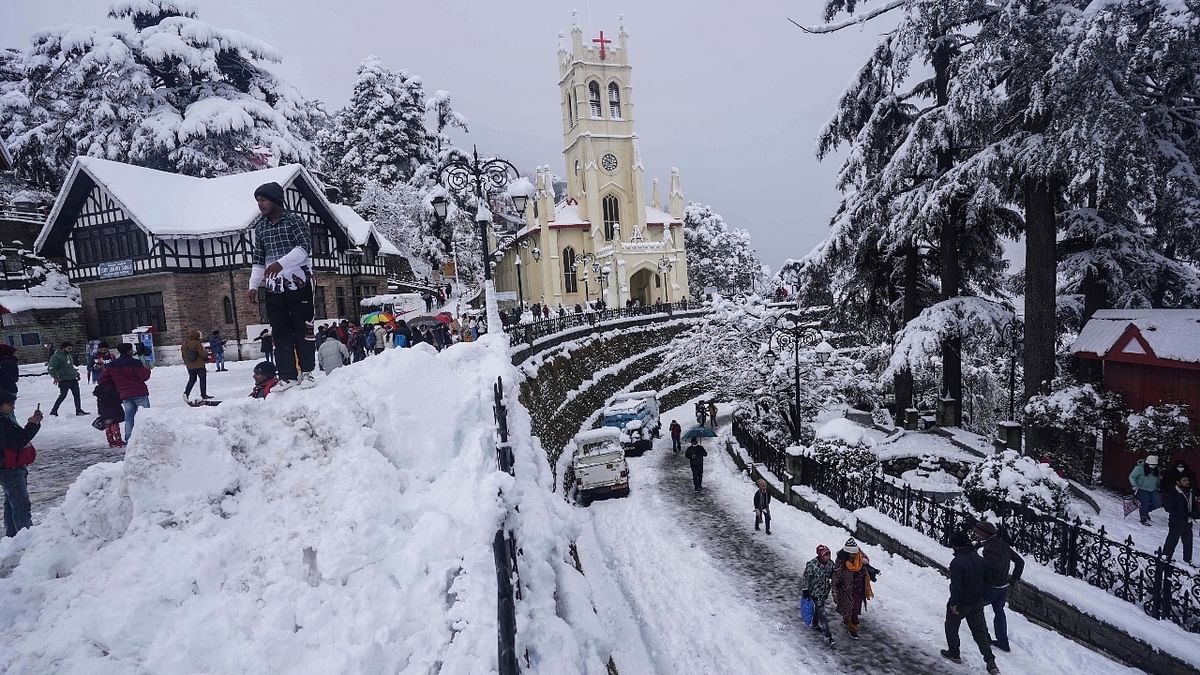Shimla receives season's heaviest snowfall — See Pictures