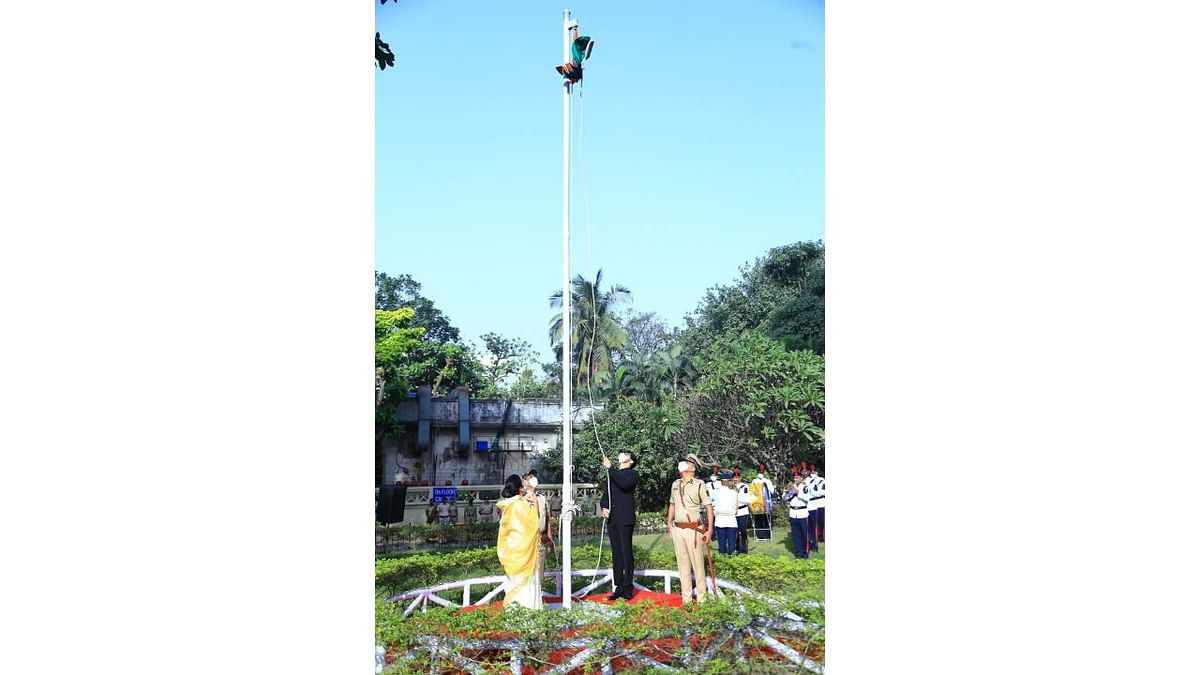 Maharashtra Cabinet Minister Aaditya Thackeray unfurls the National Flag at Mumbai Suburban District Collector's Office at Shivaji Park in Mumbai. Credit: Twitter/@AUThackeray