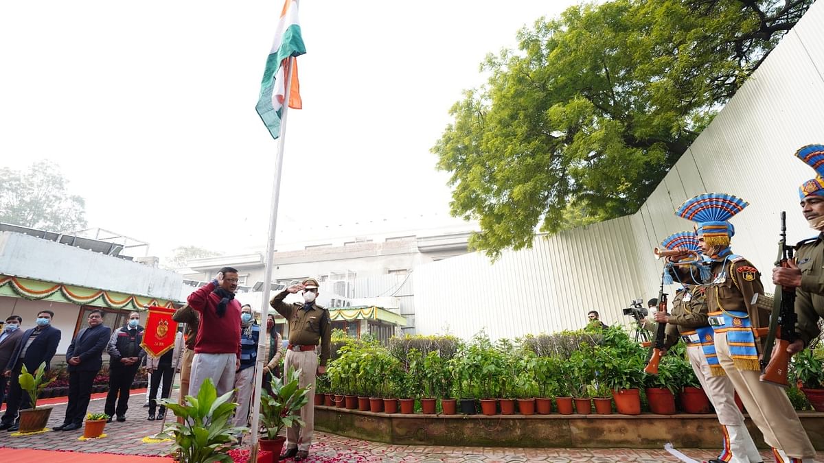 Delhi Chief Minister Arvind Kejriwal hoisted the National Flag at his Delhi residence. Credit: Twitter/@CMODelhi