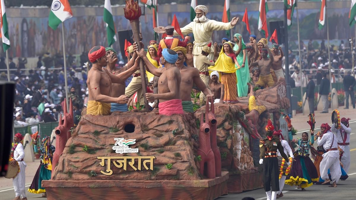 The tableau of the Gujarat government at the Republic Day parade depicted scenes of the congregation of tribals in Pal-Dadhvaav villages to protest against high taxation (lagaan) and forced labour imposed by the British and the subsequent indiscriminate firing by the British Army. Credit: PTI Photo