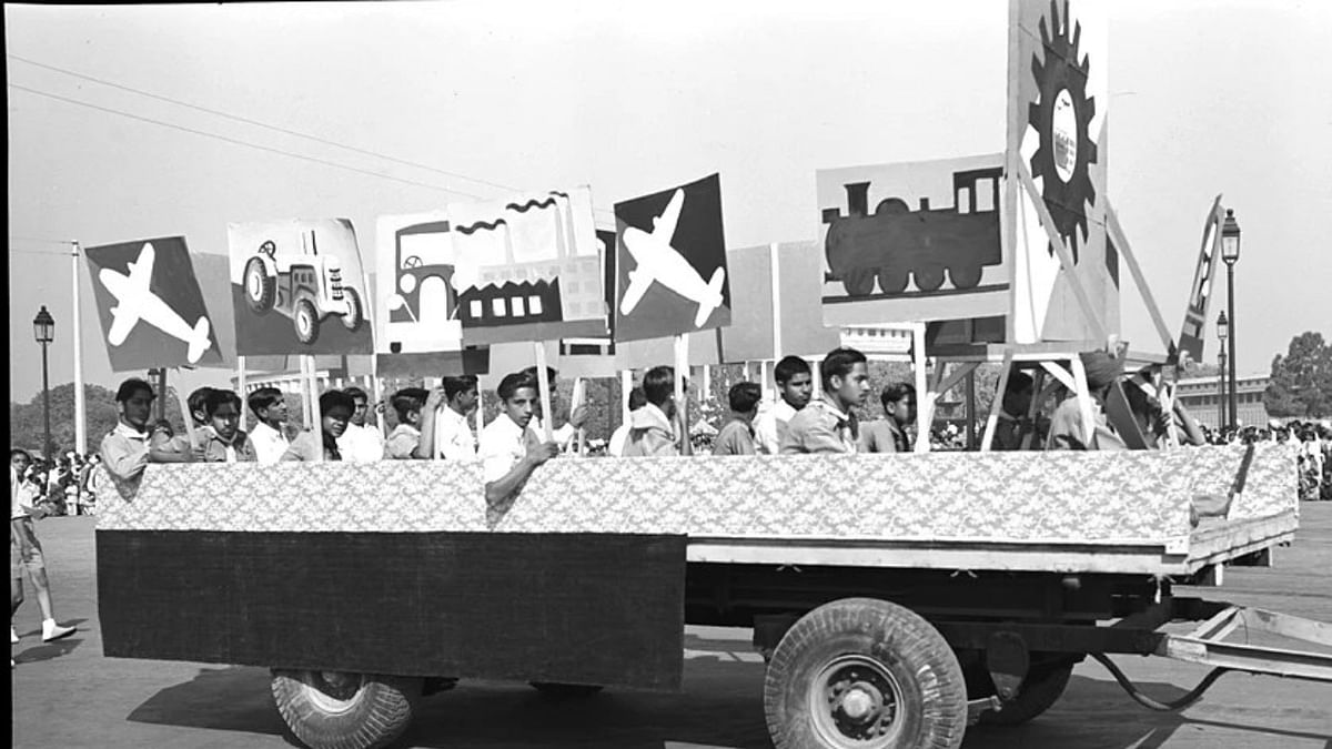 A tableau depicting youth and progress during the Republic Day parade in 1952. Credit: Photo Division