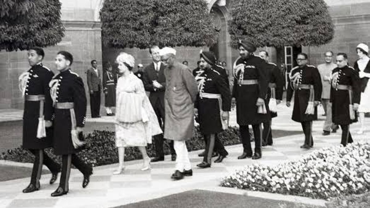 Dr Rajendra Prasad with the Guest of Honor, Queen Elizabeth II for Republic Day celebrations in 1961. Credit: Indpaedia