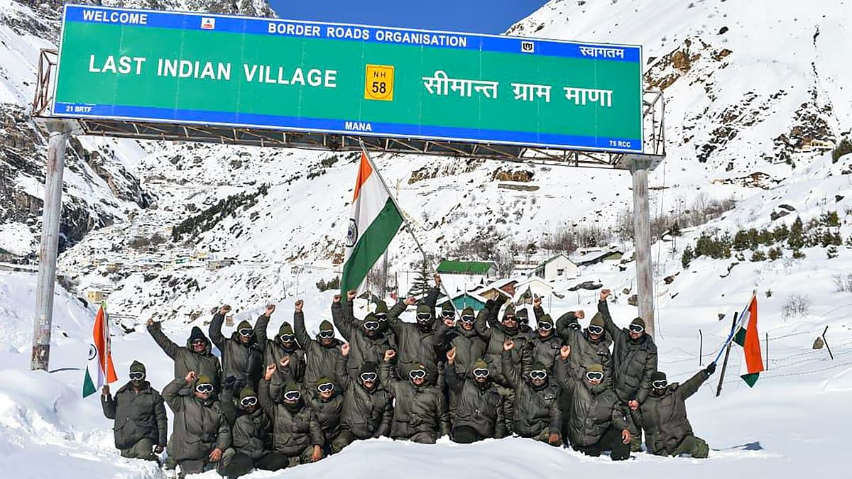 Indo-Tibetan Border Police (ITBP) personnel celebrate the Republic Day at 11,000 feet in Mana valley in Uttarakhand. Credit: ITBP