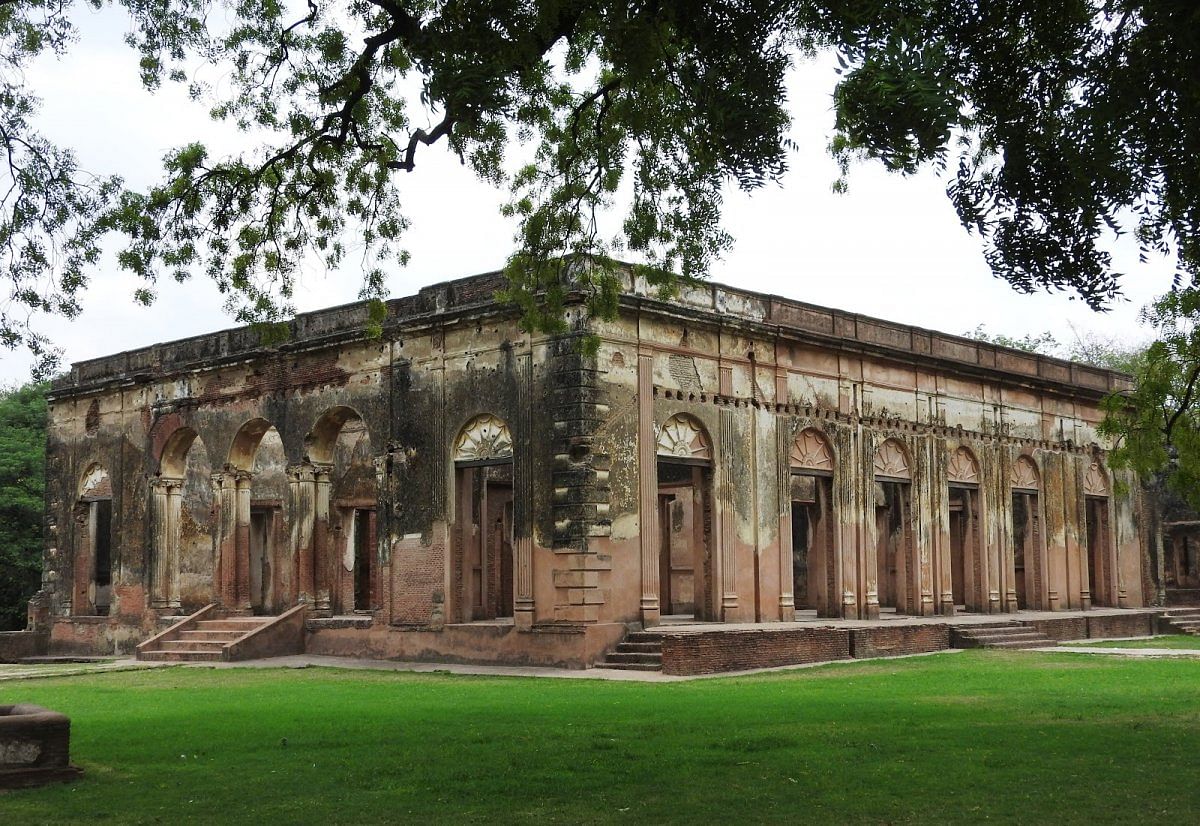 3. Residence of Sir Henry Lawrence | To handle an insurrection of a native regiment near Lucknow following the first revolt for independence, Sir Henry Lawrence, the British-appointed Chief Commissioner of Oudh, arranged for a garrison of over 1,400 Britishers and took refuge in a Residency there. An intense battle raged that went on for almost 60 days, with even supplies of food, water and medicines completely cut off. Outnumbered, Lawrence was forced into a retreat. Credit: Wikimedia Commons