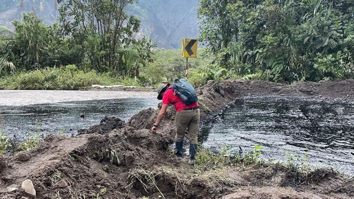 Handout photo released by Ecuador's Ministry of Environment showing an oil spill in an area of the Amazon region, in the Piedra Fina sector, Ecuador. Credit: AFP Photo/Ecuador's Ministry of Environment