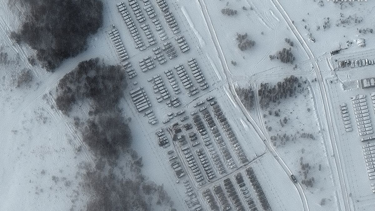 A closer view of tanks and support equipment in Yelnya, Russia is seen in this Maxar satellite image. Credit: Reuters Photo