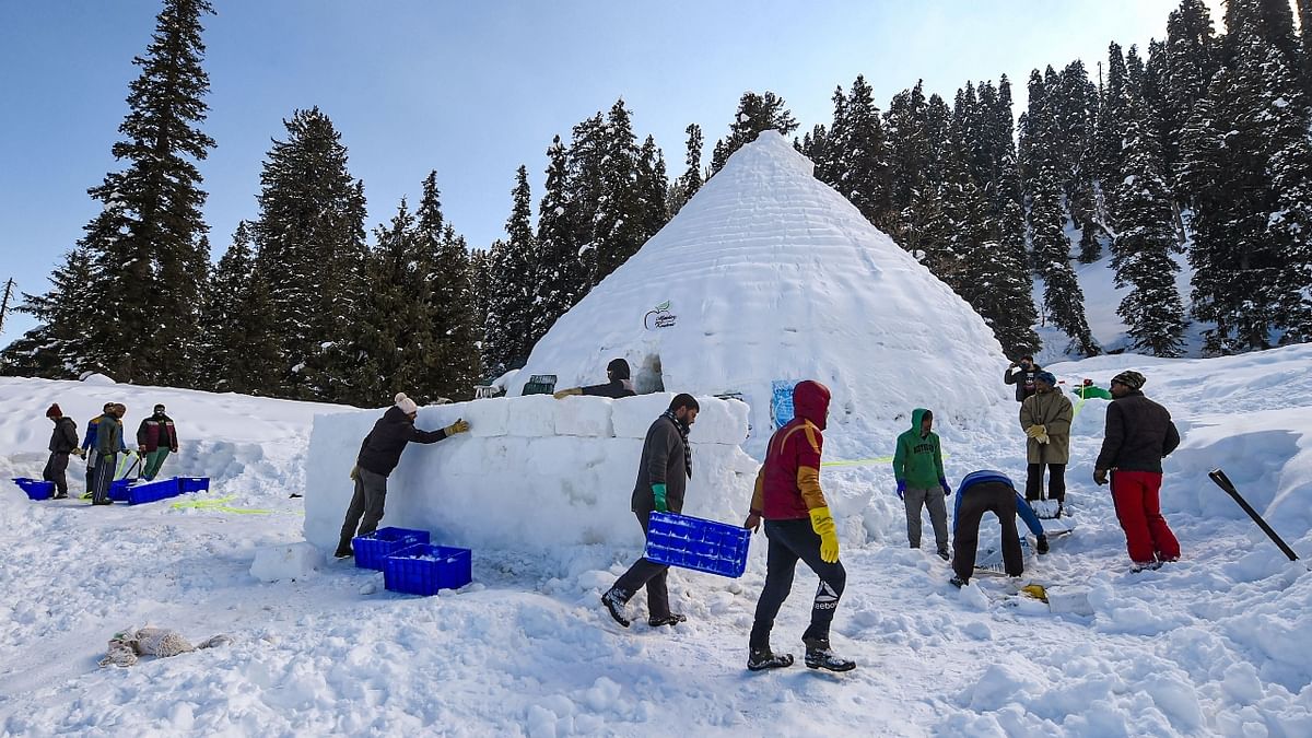 This newly opened eatery has become a center of attraction as tourists in large numbers are visiting this igloo-shaped cafe. Credit: PTI Photo