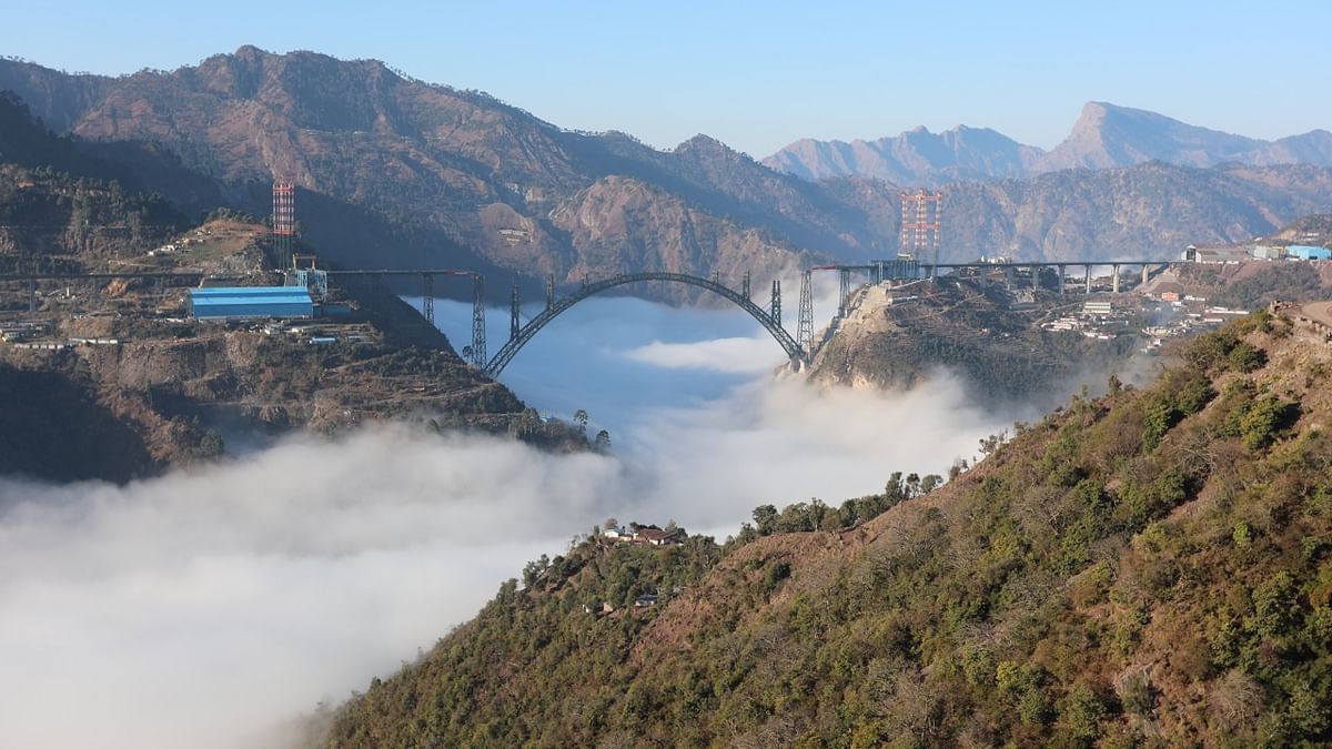 World’s highest railway bridge captivates netizens 