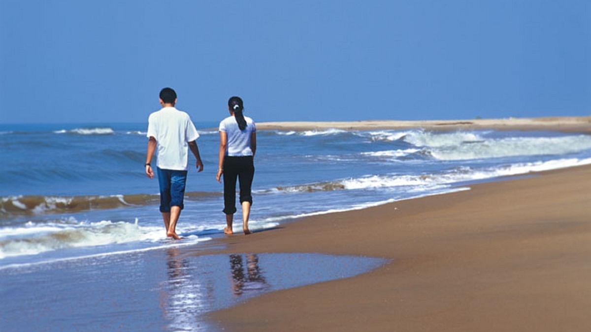 Located along the Karnataka-Goa border, Gokarna is a paradise for beach lovers if you are in Karnataka. A special evening by the beachside on Valentine's day is one of the ways to show your affection to your loved one. Credit: DH Pool Photo