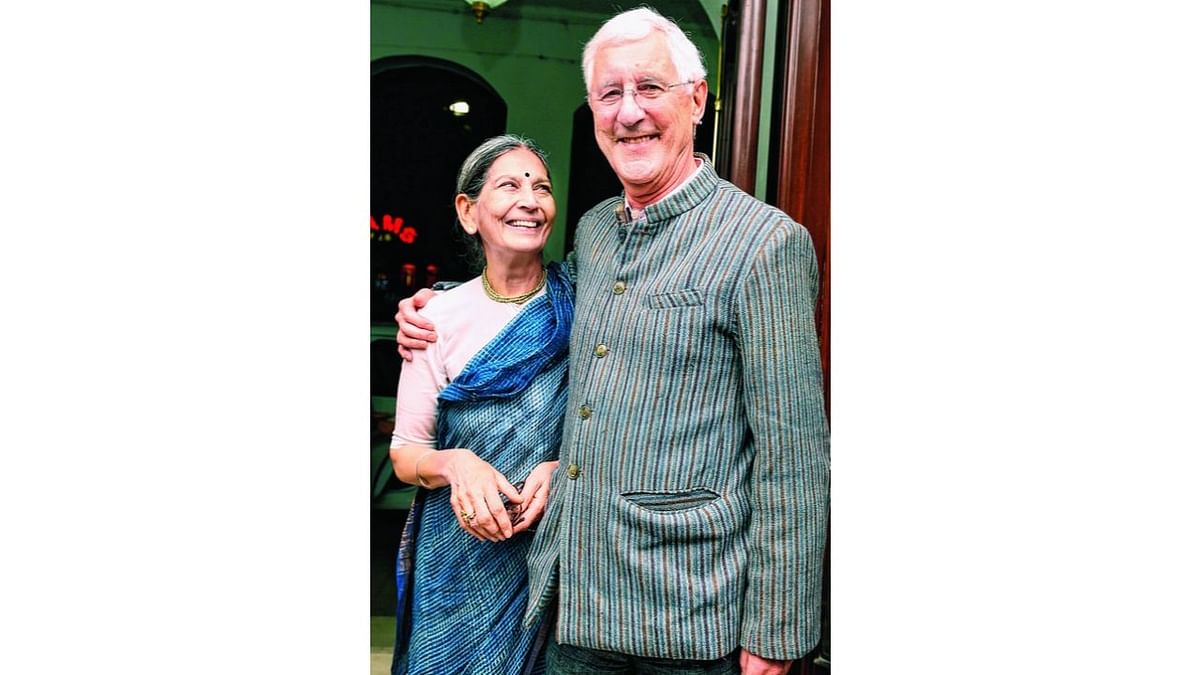 England cricketer Mike Brearley fell in love with Mana Sarabhai, the granddaughter of the Gujarati industrialist Ambalal Sarabhai and niece of Vikram Sarabhai and marriage followed soon. Now, they are happily settled in London and have two kids. Credit: Twitter/@RandomCricketP1
