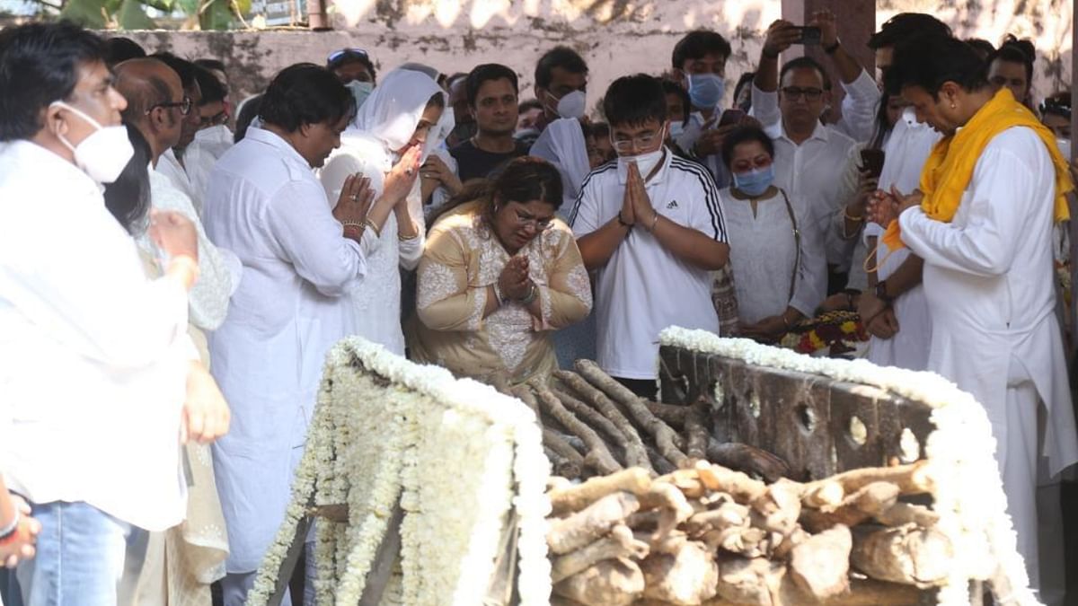 Music composer and singer Bappi Lahiri was cremated at Pawan Hans, Santacruz in Mumbai on February 17 as celebrities and well-wishers paid tribute to the Disco King of Bollywood. Credit: Pallav Paliwal Photo
