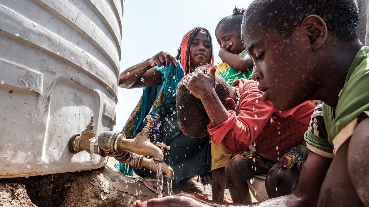 Internally displaced people wash themselves in a school in the village of Afdera, 225 kms of Semera, Ethiopia. Credit: AFP Photo