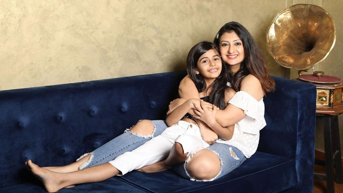 One of the famous television actresses, Juhi Parmar is a proud single mother of an adorable daughter, Samairra Parmar. Juhi married Sachin in February 2009 and got separated in July 2018. Credit: Instagram/samairratales