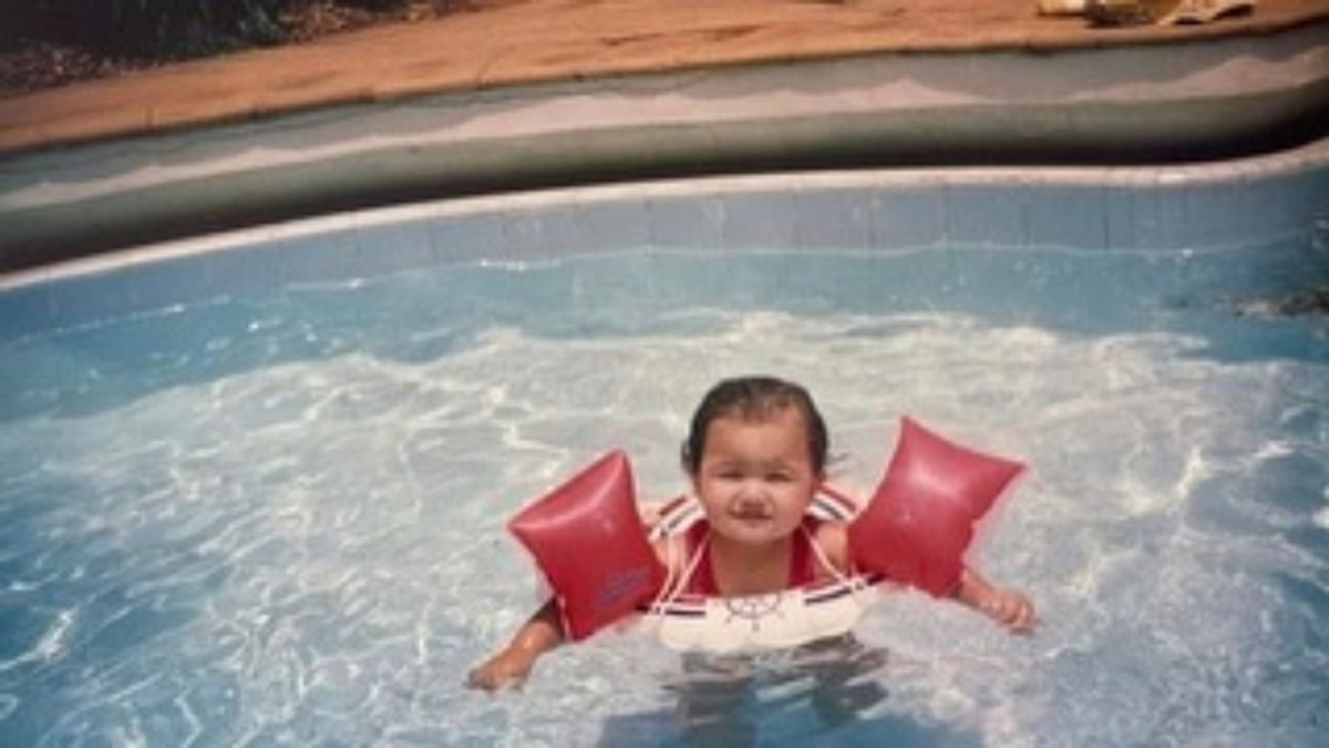 Toddler Alia learning to swim. Credit: Instagram/aliaabhatt