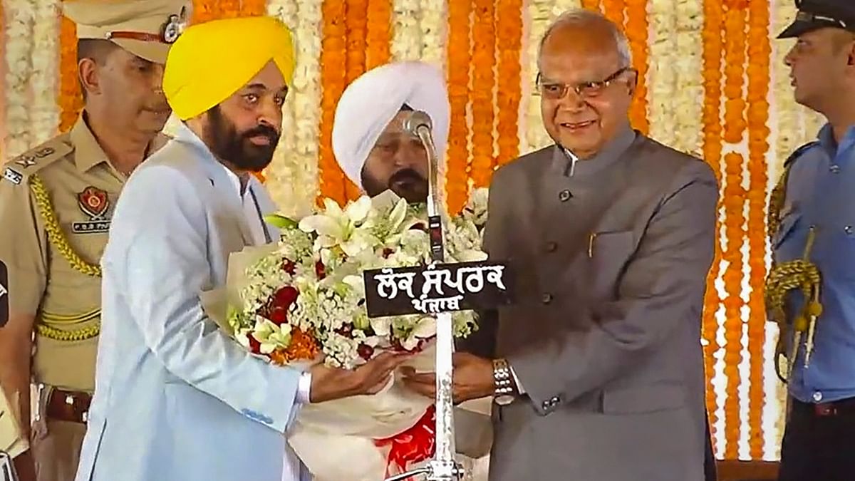 Punjab Governor Banwarilal Purohit administered the oath of office and secrecy to Mann in the swearing-in ceremony organised at Khatkar Kalan in Punjab. Credit: Twitter/@BhagwantMann