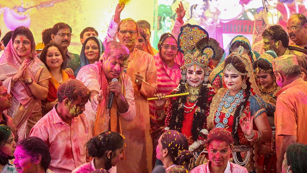 Madhya Pradesh Chief Minister Shivraj Singh Chouhan with his wife Sadhana Singh and supporters celebrate Holi, at their residence in Bhopal. Credit: PTI Photo