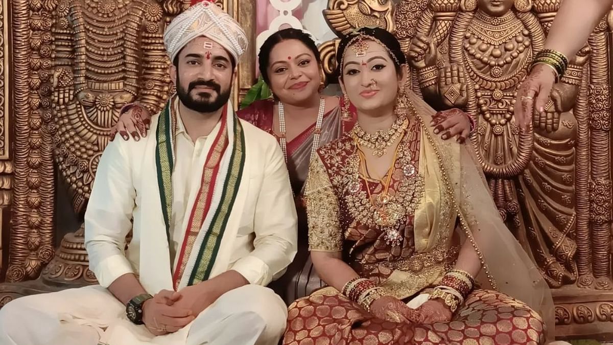 Actor Karunya poses with the couple on the big day. Credit: Instagram/ikarunya