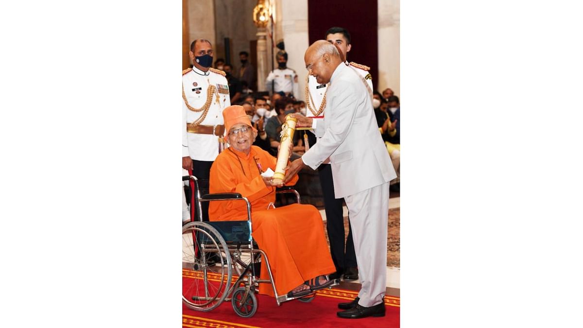 President Ram Nath Kovind presents Padma Bhushan to Sachchidanand Swami for his contribution in the field of Literature and Education. Credit: PTI Photo
