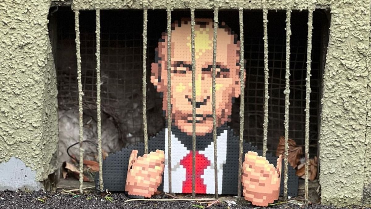 Russian Prime Minister Vladimir Putin is seen behind bars in this mural by Johan Karlgren. Credit: Instagram/pappasparlor
