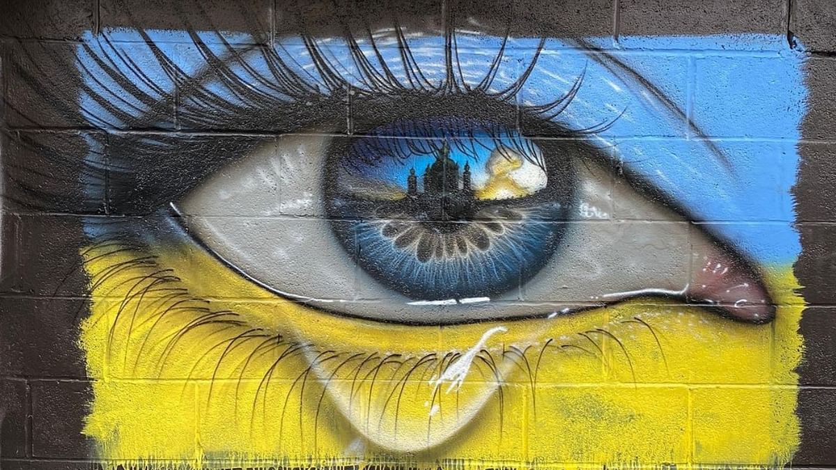 This art work in UK perfectly sums up the current situation of Ukraine. Credit: Instagram/mydogsighs