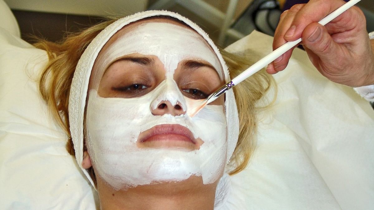While the salon facial majorly targets instant skin lightening with aggressive bleaching, physical scrubbing and chemical-laden products which can sometimes do more harm than good. One should gradually understand their skin type and should consult an expert before taking any treatment as at times this might blowback also. Credit: DH Pool Photo
