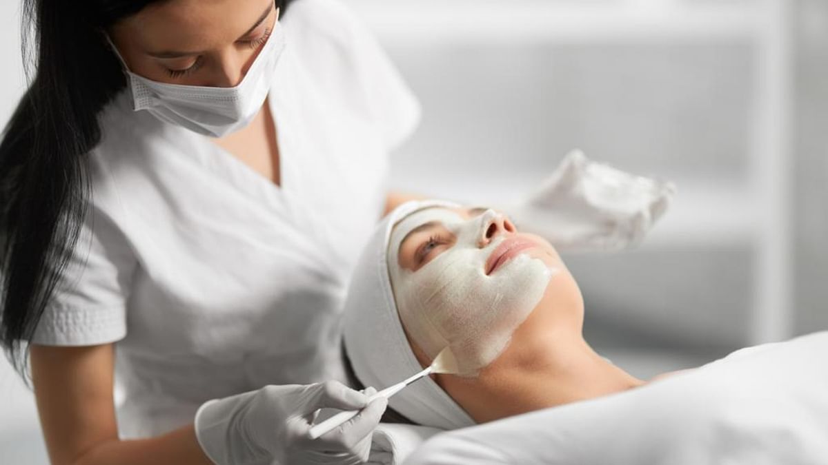 Power Glow: This facial helps in controlling acne, skin sensitivity, blackheads, dull skin and minor discolouration. The procedure involves the application of a solution with a mild chemical peel for skin resurfacing and enhancing skin cell turnover. It is like a complete treatment for instant brightness with a hint of glamour for the skin. Credit: Freepik.com