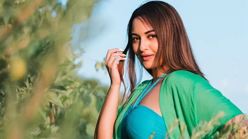 Sonakshi Sinha Blue Film Sex Videos - Sonakshi Sinha's pictures from Maldives are travel goals!
