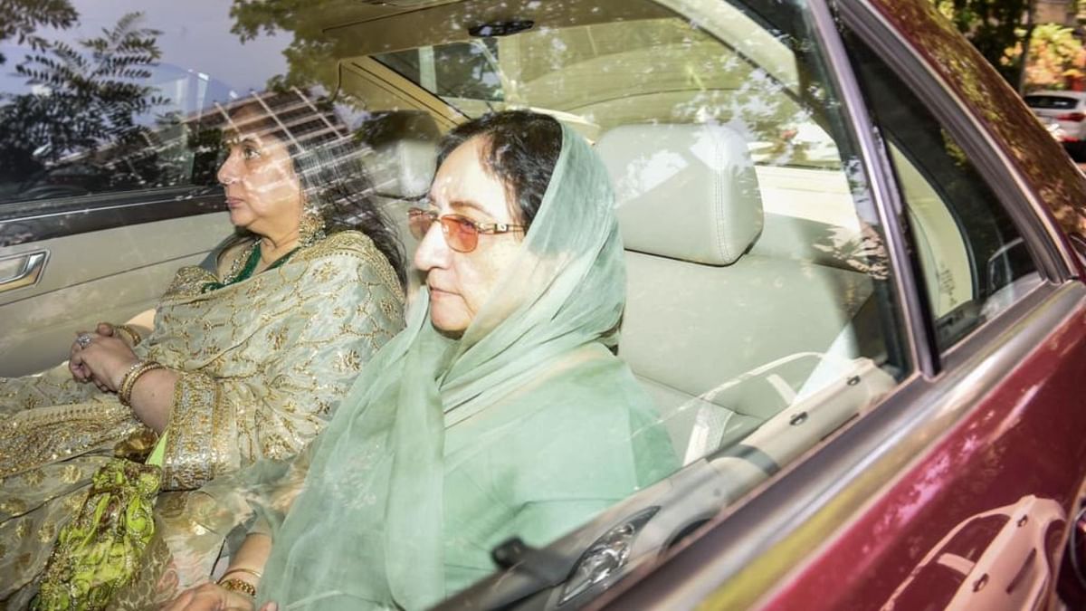 Shammi Kapoor's wife Neela Dalvi arrives for Alia Bhatt and Ranbir Kapoor's wedding. Credit: Pallav Paliwal